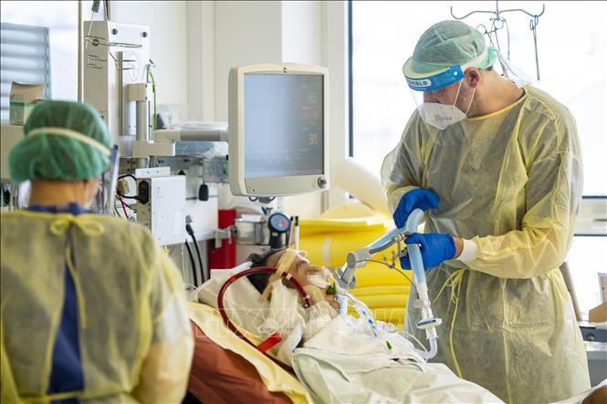 Biến chủng Delta đe dọa nỗ lực kiểm soát dịch của EU