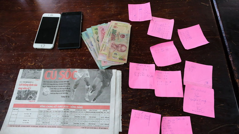 Triệt phá 2 tụ điểm cá độ bóng đá mùa Euro