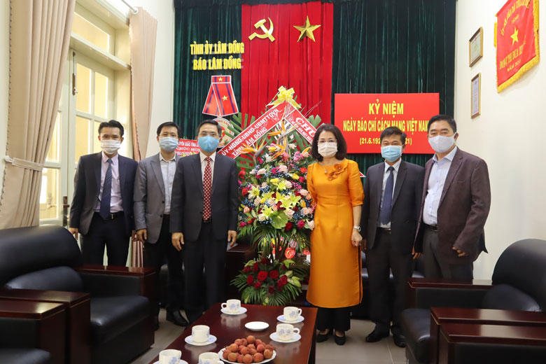 Lãnh đạo tỉnh và các địa phương thăm, chúc mừng nhân kỷ niệm ngày 21/6