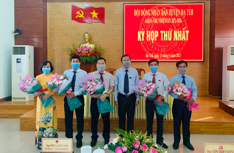 Ra mắt Thường trực HĐND, UBND huyện khóa VIII, nhiệm kỳ 2021 - 2026