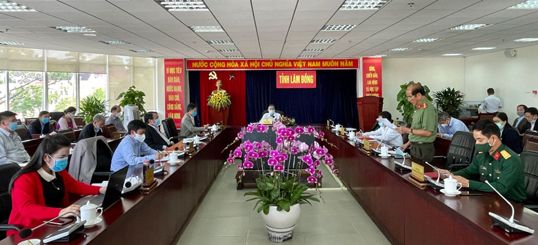 Các đại biểu tham dự hội nghị trực tuyến tại đầu cầu tỉnh