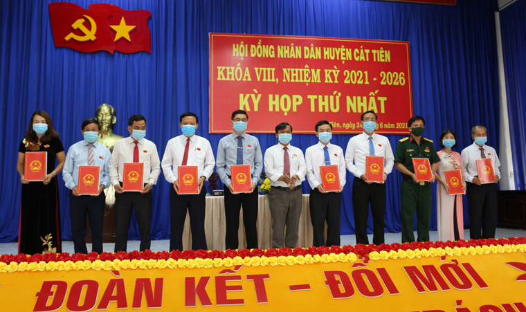 Ra mắt Chủ tịch, Phó Chủ tịch và các Ban HĐND huyện Cát Tiên khóa VIII, nhiệm kỳ 2021 – 2026