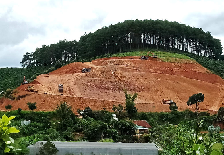 Bắt quả tang vụ san gạt trái phép trên 1,1 ha đất nông nghiệp