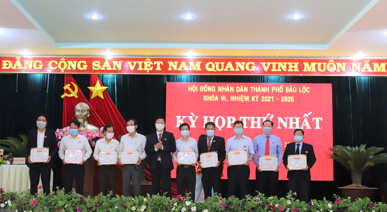 Các tập thể, cá nhân nhận giấy khen của Chủ tịch UBND TP Bảo Lộc