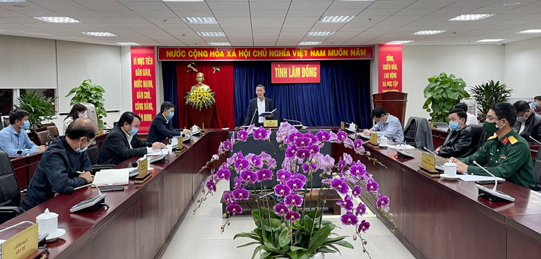 Các thành viên tham dự cuộc họp Ban Chỉ đạo phòng chống dịch Covid-19 tỉnh