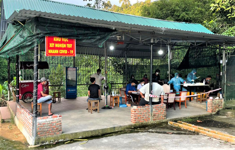 Trong 3 ngày, Chốt số 1 xét nghiệm nhanh SARS-CoV-2 cho 683 trường hợp