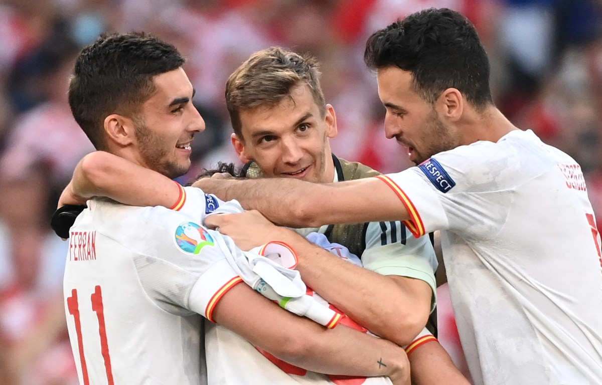 Kết quả EURO 2020 ngày 29/6: Kịch tính, điên rồ và 'mưa bàn thắng'