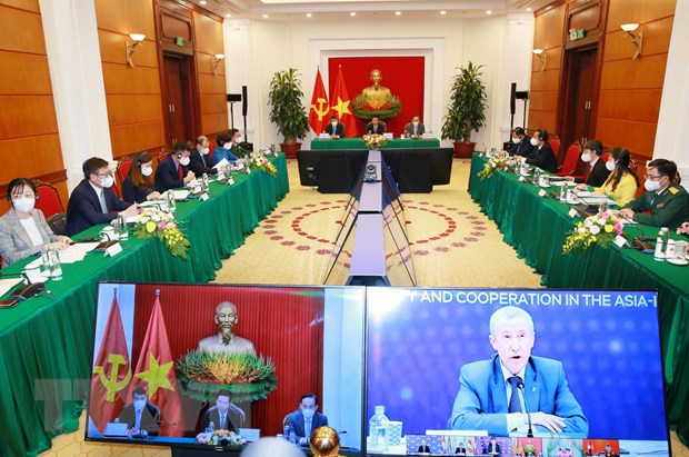 Quang cảnh hội nghị trực tuyến.
