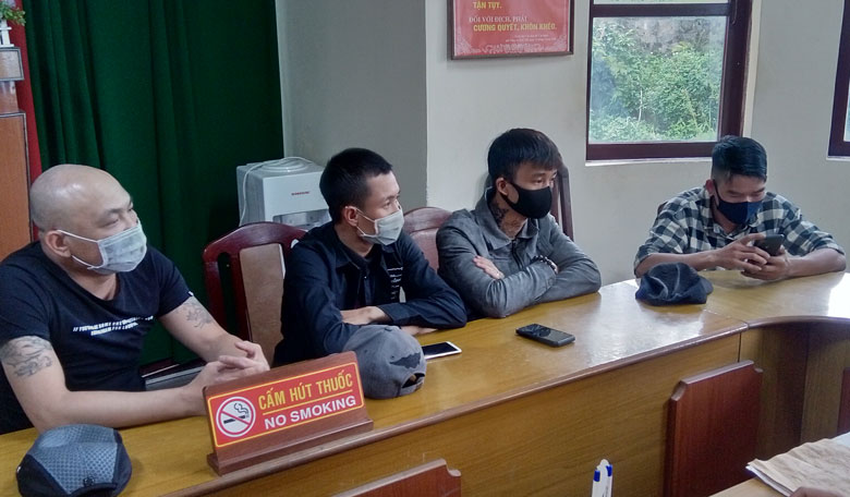 Bắt quả tang 4 đối tượng lấn chiếm đất rừng