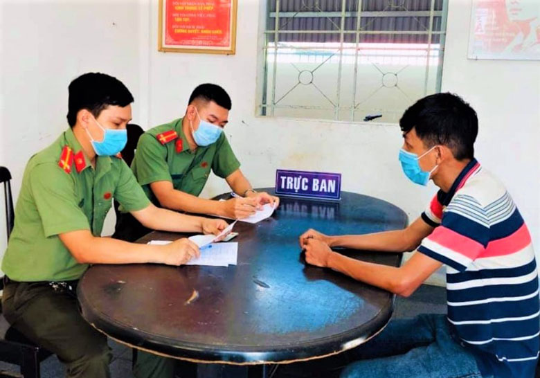 Phạt 2,5 triệu đồng người lên mạng chỉ cách khai báo y tế gian dối