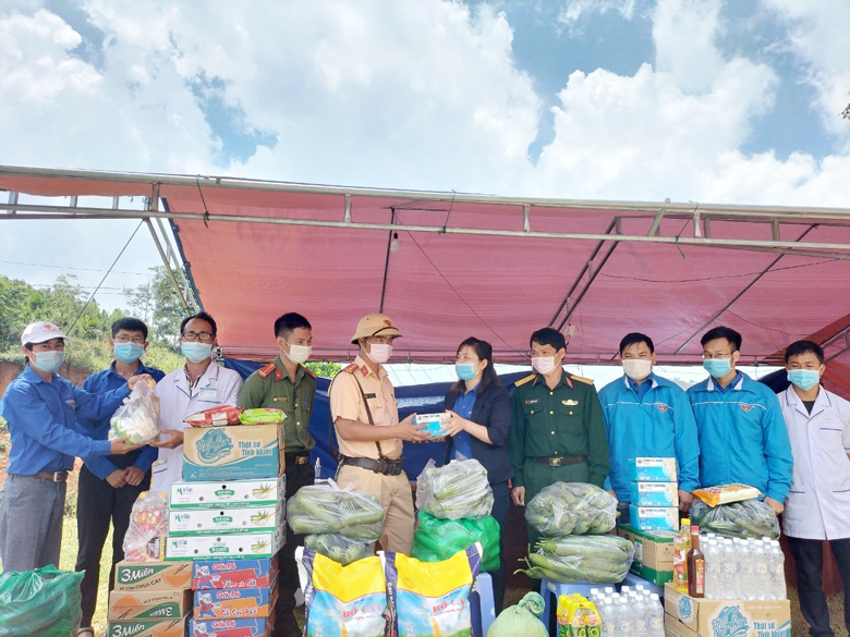 Hơn 1 tấn rau, củ hỗ trợ lực lượng làm nhiệm vụ tại các chốt kiểm dịch
