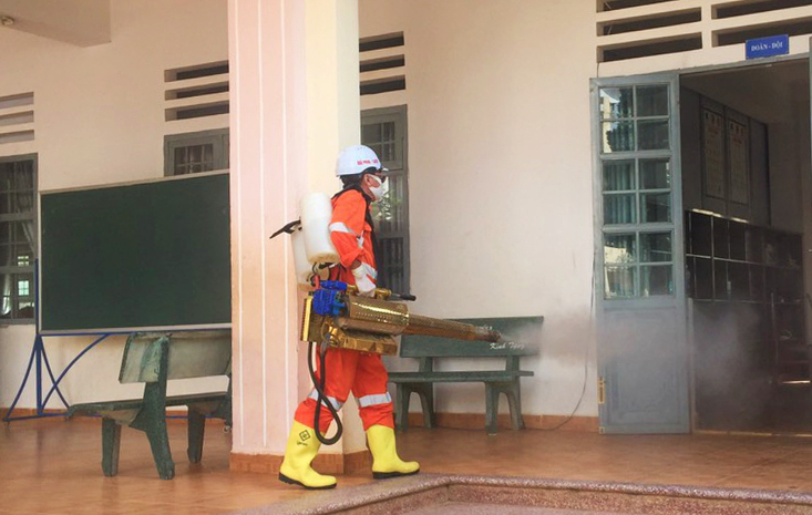 Xét nghiệm SARS-CoV-2 cho người làm công tác thi tốt nghiệp THPT 2021 tại huyện Lạc Dương