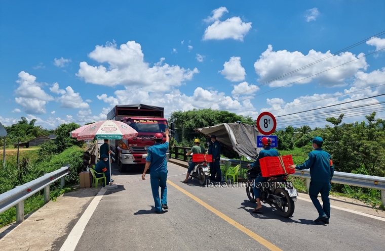 UBND xã Mỹ Đức thiết lập 7 chốt, trạm kiểm soát ra vào các tuyến đường chính, lối mở, ngõ ngách vào xã