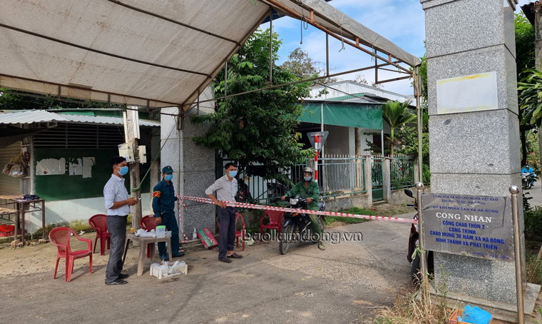 Thôn Phú Hòa phong tỏa, cách ly y tế, tuyệt đối không cho người dân ra vào bên trong