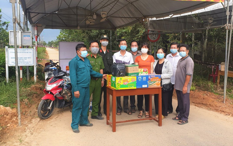 Tiếp sức cho lực lượng tuyến đầu chống dịch tại xã Mỹ Đức