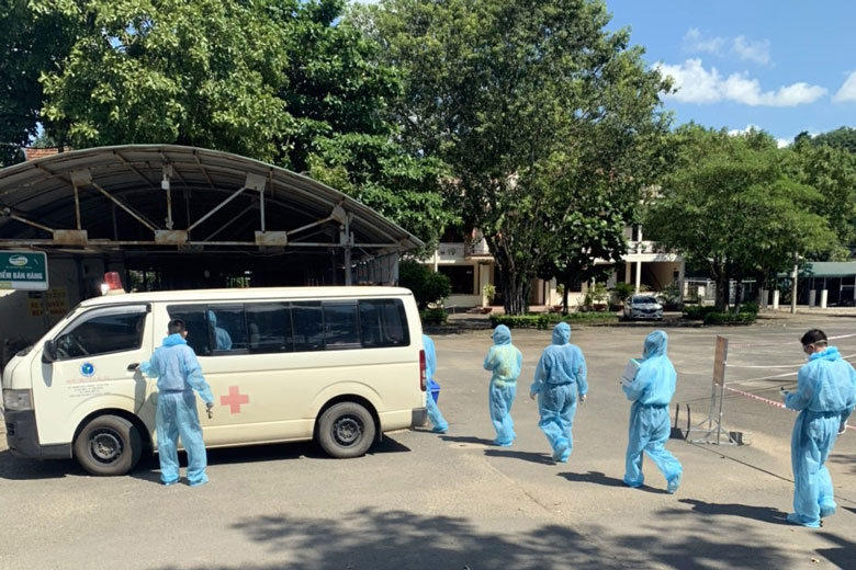 Điều động nhân lực và phương tiện hỗ trợ điều trị bệnh nhân Covid-19 tại Đạ Tẻh