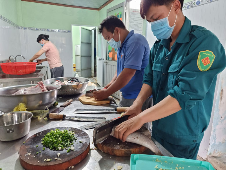 Những tấm lòng hướng về vùng tâm dịch