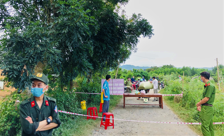 Đạ Tẻh đã thành lập 12 chốt kiểm soát, phòng chống dịch Covid-19