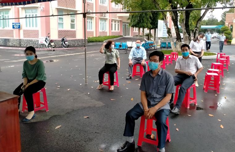 Đạ Tẻh: Xét nghiệm SARS-CoV-2 cho cán bộ, công chức, viên chức và người lao động