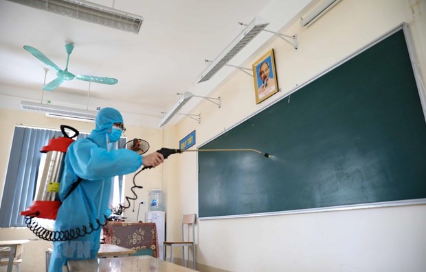 Các điểm thi được phun khử khuẩn trước mỗi buổi thi.