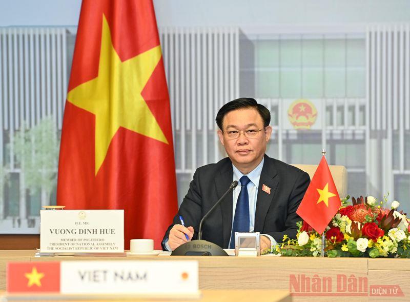 Chủ tịch Quốc hội Vương Đình Huệ hội đàm trực tuyến với Chủ tịch Hạ viện Maroc