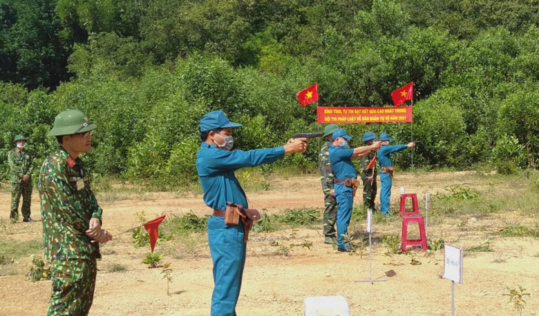 Cát Tiên: Phát triển đảng viên trong lực lượng dân quân tự vệ và dự bị động viên