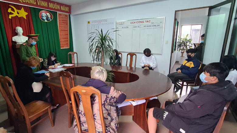 Đà Lạt: Tụ tập chụp ảnh giữa đại dịch, bị phạt 16 triệu đồng