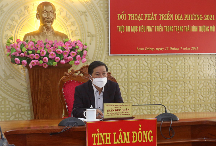 Đồng chí Trần Đức Quận - Ủy viên Ban Chấp hành Trung ương Đảng, Bí thư Tỉnh ủy, Chủ tịch HĐND tỉnh tham dự diễn đàn tại điểm cầu Lâm Đồng
