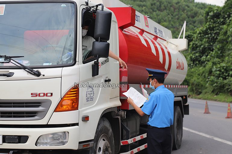 Hành trình của phụ xe tải mắc Covid-19