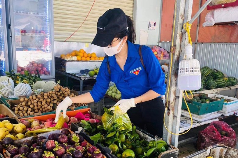Đơn Dương: Tuổi trẻ Thạnh Mỹ đi chợ giúp bà con vùng phong tỏa