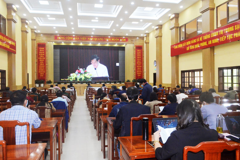 Các đại biểu tham dự hội nghị tại điểm cầu Lâm Đồng