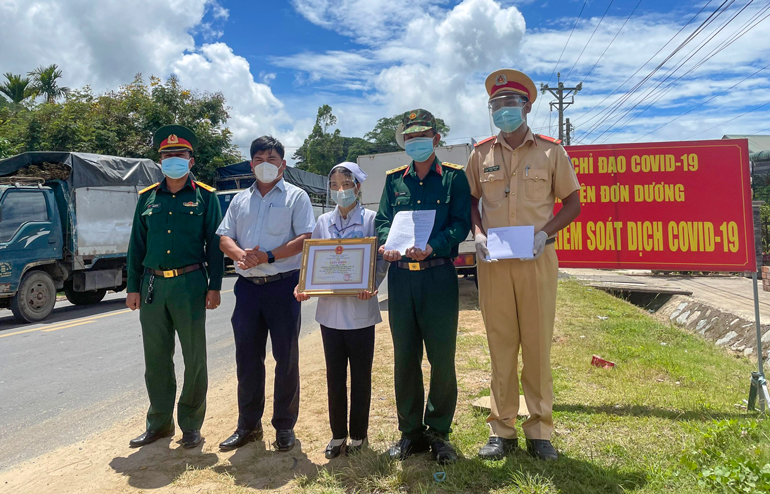 Đơn Dương: Khen thưởng đột xuất chốt kiểm soát phòng dịch D'ran