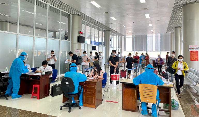 Các chốt kiểm dịch phát hiện chuyển cách ly 1.355 trường hợp