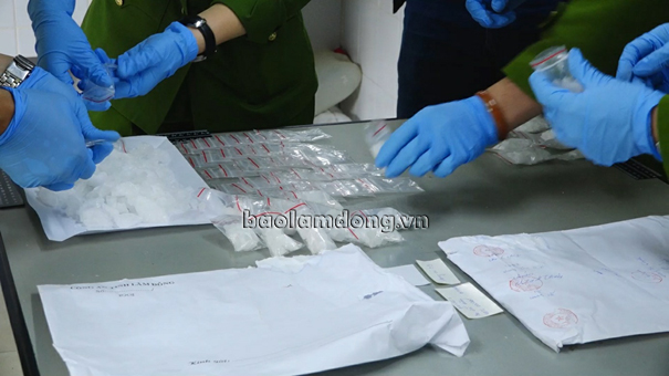 Đức Trọng: Bắt 3 đối tượng có tiền án tàng trữ gần 1 kg ma tuý