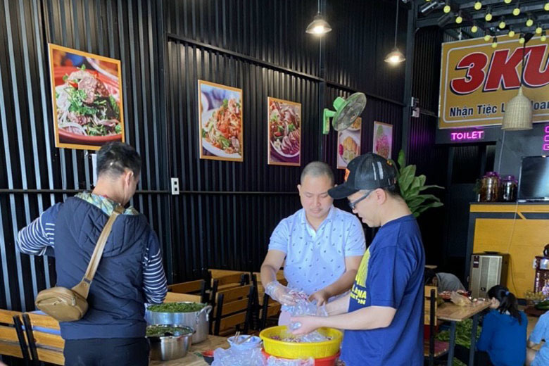 Những suất cơm ấm tình giữa đại dịch