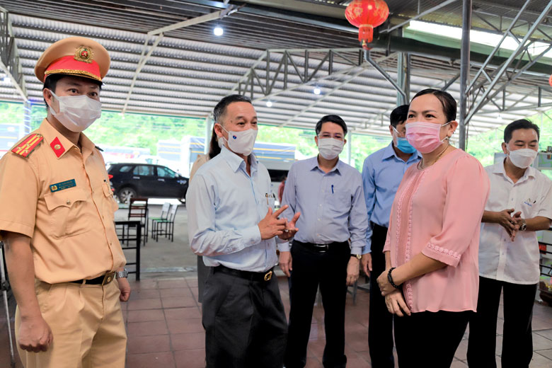 ''Lá chắn'' khóa nguy cơ lây nhiễm COVID-19 từ bên ngoài