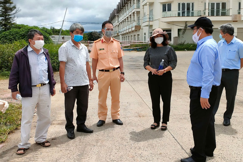 Lãnh đạo huyện Đức Trọng kiểm tra công tác phòng chống dịch Covid-19