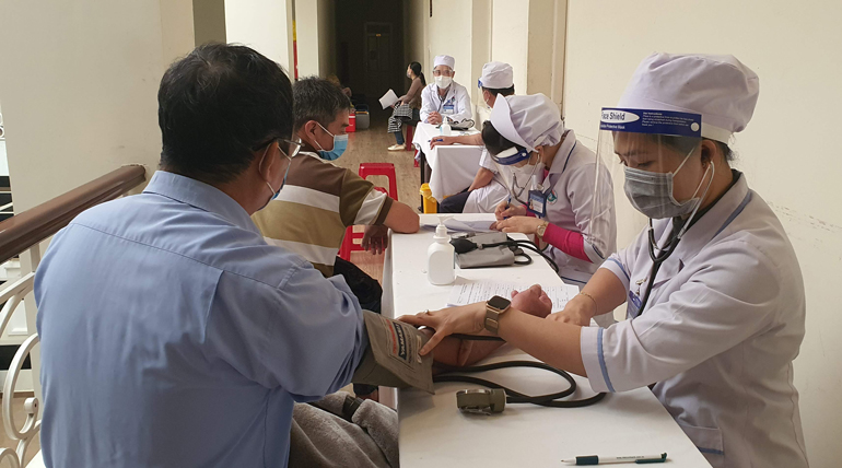 Đà Lạt: Tiêm vắc xin phòng Covid-19 cho lái xe, phụ xe