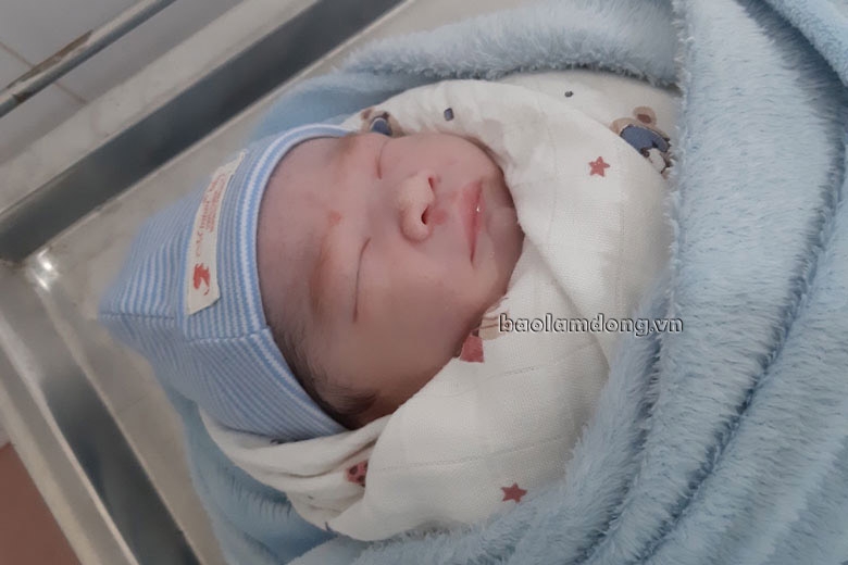 Sản phụ ''vượt cạn'' thành công tại khu cách ly y tế Đạ Tẻh