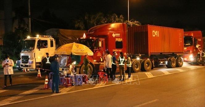 Không kiểm tra giấy xét nghiệm COVID-19 lái xe vận chuyển hàng hóa trong nội vùng 19 tỉnh phía Nam