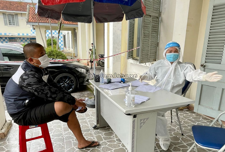 Lâm Đồng: Truy vết 240 người liên quan 2 lái xe mắc Covid-19 mới phát hiện