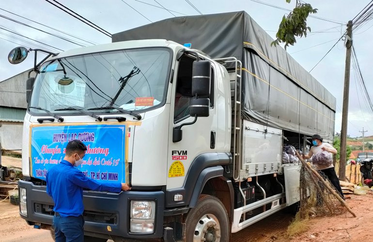 Lạc Dương ''chở yêu thương'' gửi trao vùng tâm dịch