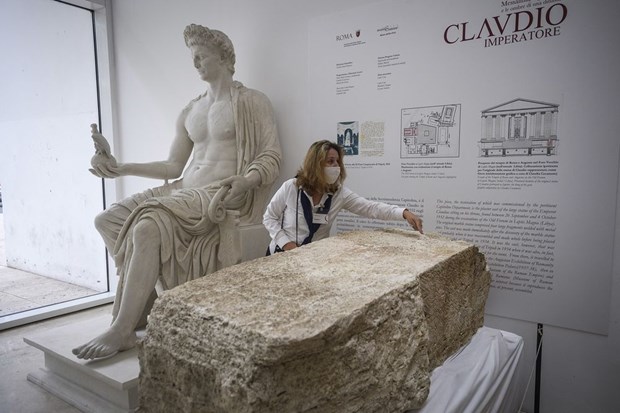 Phát hiện phiến đá hiếm đánh dấu ranh giới của thành phố Rome