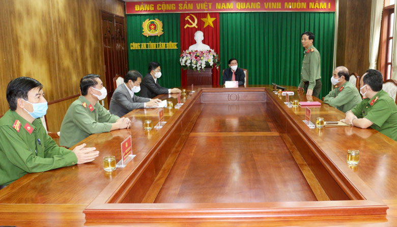 Bí thư Tỉnh ủy thăm, làm việc và trao bằng khen cho Công an tỉnh