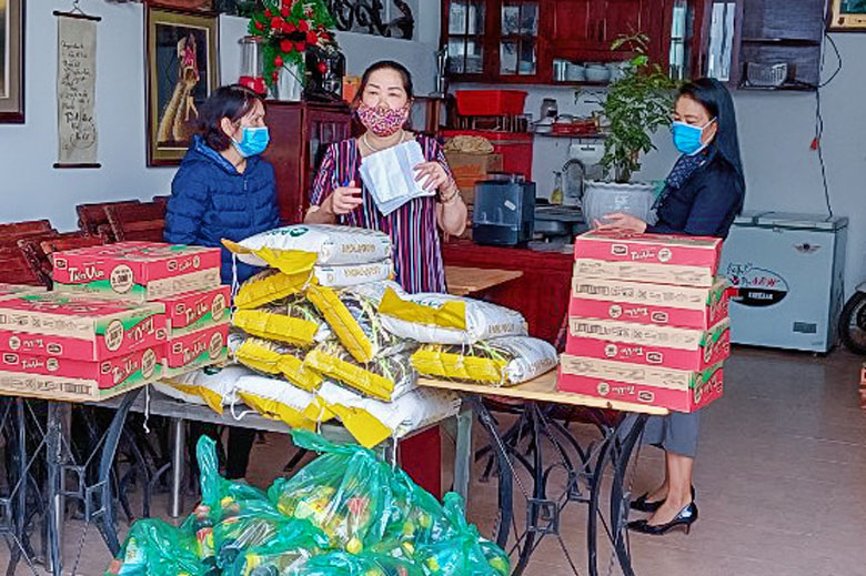 Nghĩa cử ấm lòng lúc đại dịch