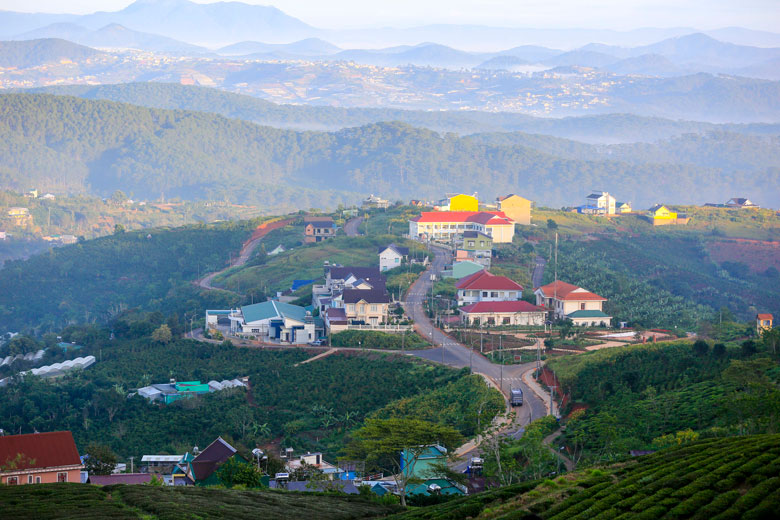 Quê hương với những miền đất chứa đựng nhiều điều hấp dẫn về thiên nhiên, văn hóa và con người luôn thu hút du khách