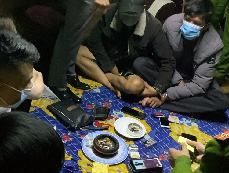 Phạt hành chính 16 đối tượng vi phạm phòng chống dịch
