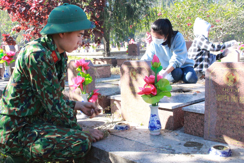 Miệt mài đi tìm đồng đội
