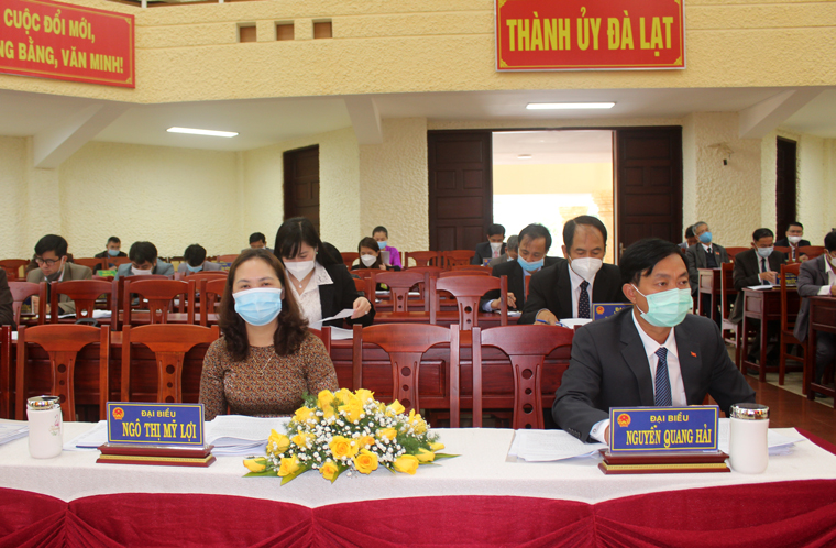 Các đại biểu tham dự kỳ họp thứ 2 HĐND thành phố Đà Lạt khóa XII, nhiệm kỳ 2021 – 2026