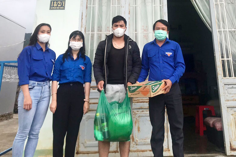 Đơn Dương: Trao quà hỗ trợ đoàn viên, thanh niên khó khăn do dịch bệnh